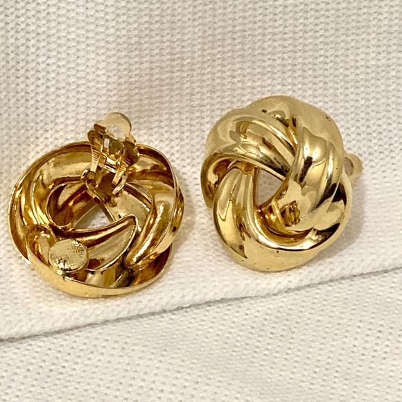 Gorgeous, Gold-tone, Circular Clip-On Earrings - Picture 9 of 9